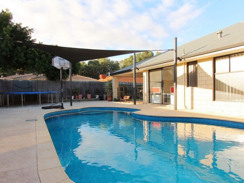 8 Swanson Way, Secret Harbour WA 6173