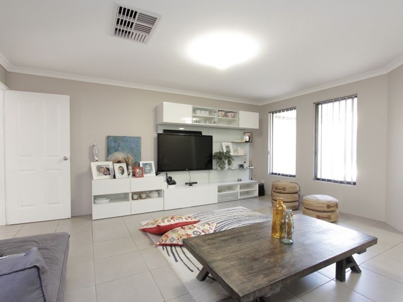 8 Swanson Way, Secret Harbour WA 6173