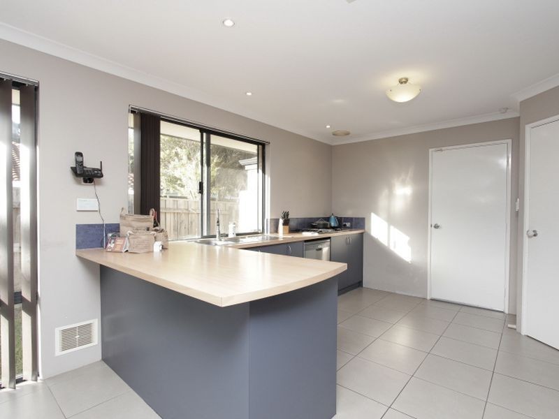 8 Swanson Way, Secret Harbour WA 6173