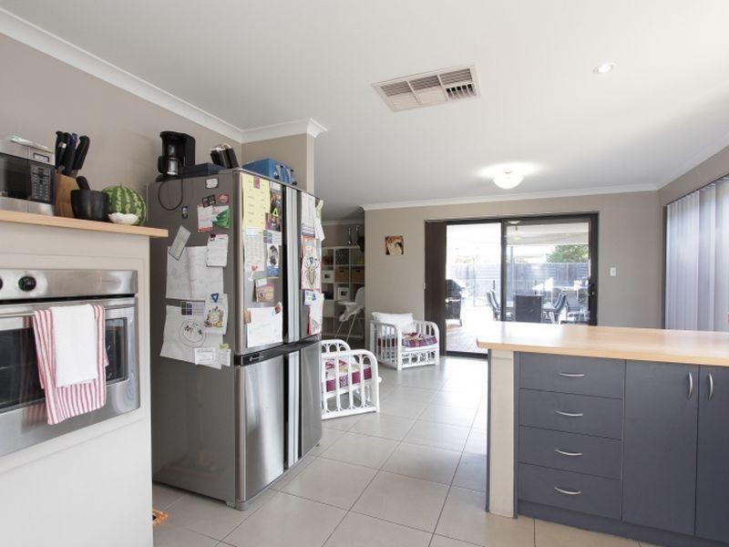 8 Swanson Way, Secret Harbour WA 6173