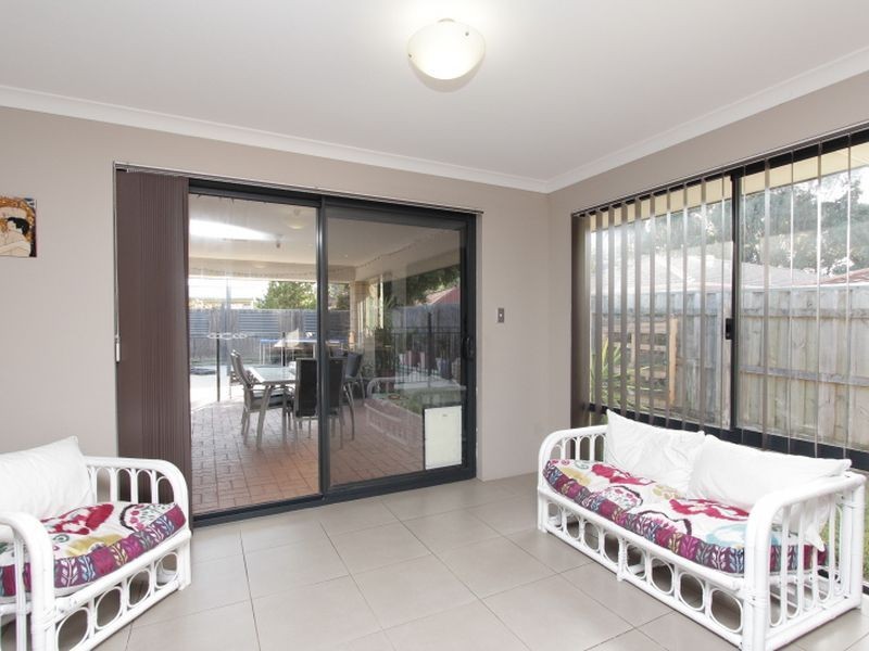 8 Swanson Way, Secret Harbour WA 6173