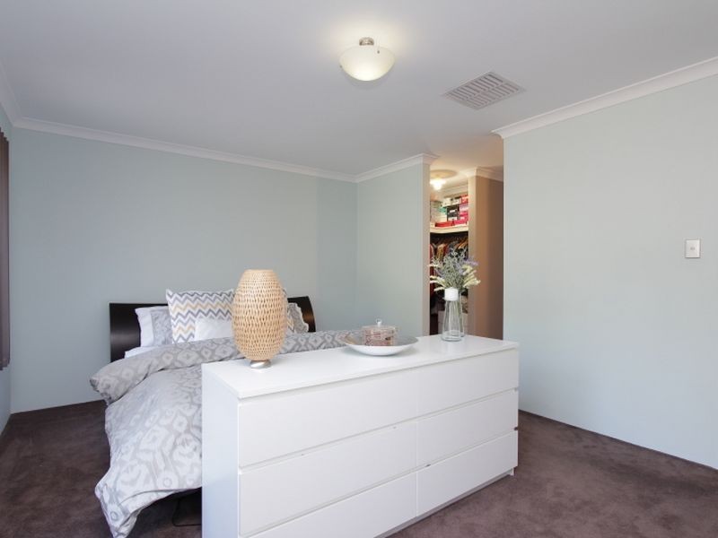 8 Swanson Way, Secret Harbour WA 6173