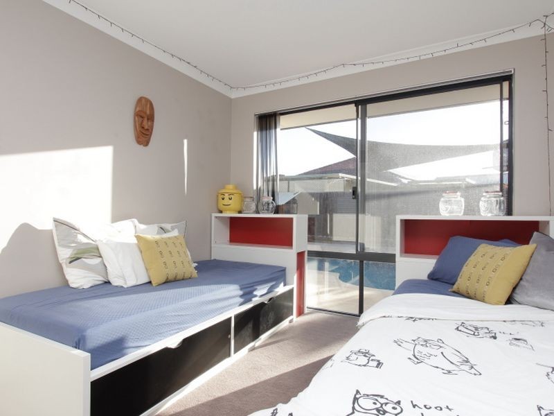 8 Swanson Way, Secret Harbour WA 6173