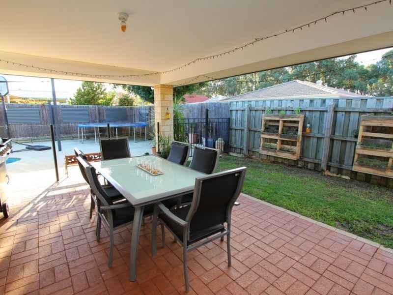 8 Swanson Way, Secret Harbour WA 6173