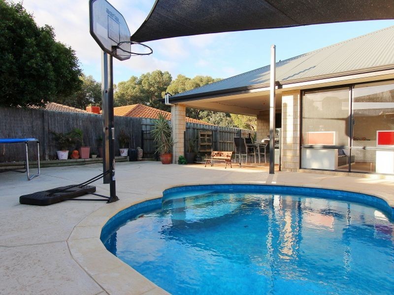 8 Swanson Way, Secret Harbour WA 6173