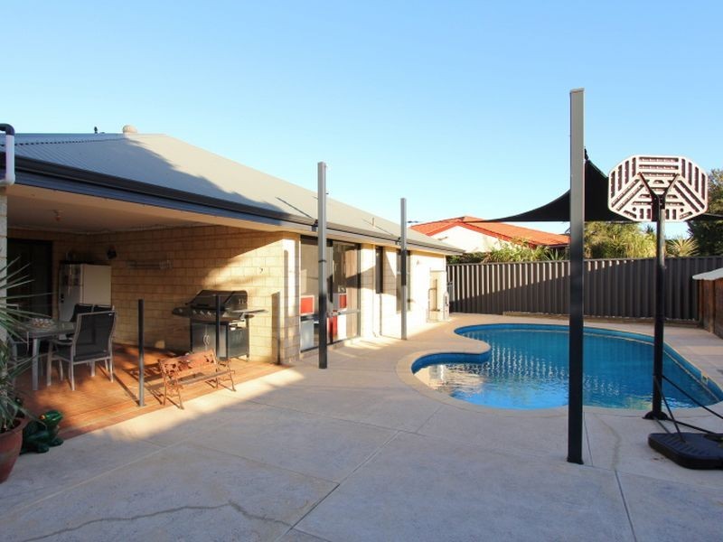 8 Swanson Way, Secret Harbour WA 6173