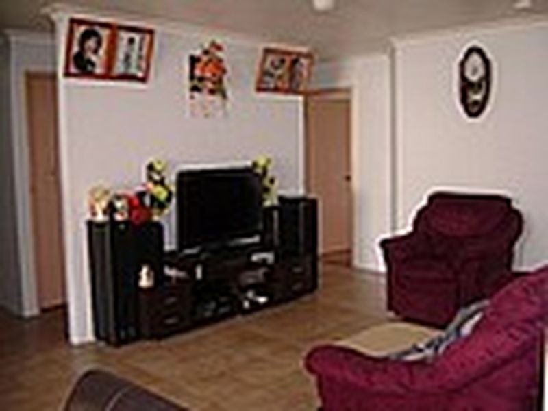 8 Tonkin Place, Girrawheen WA 6064