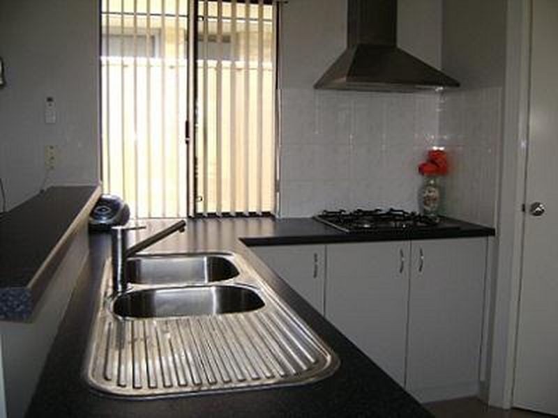 18 Maresfield Gardens, Girrawheen WA 6064