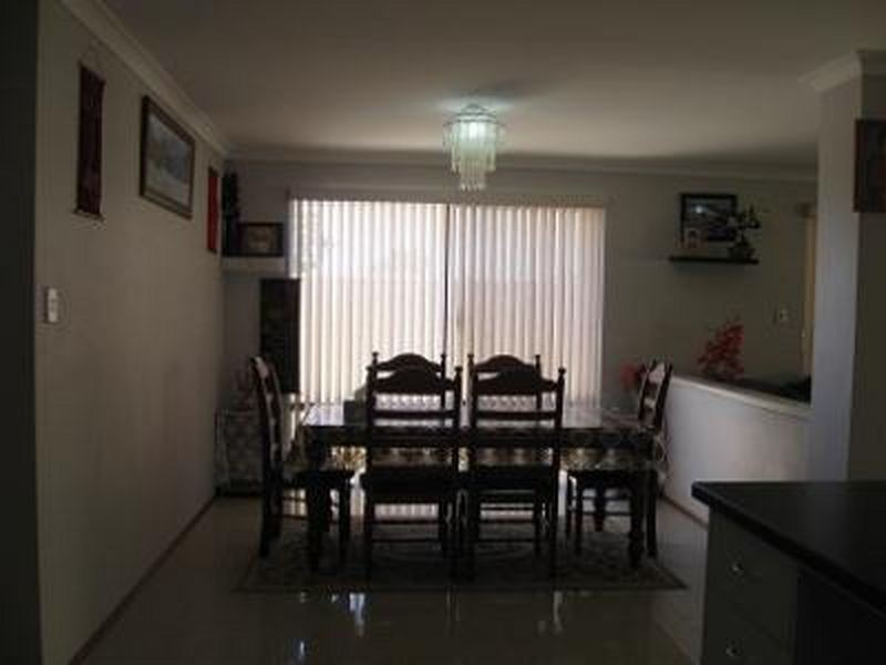 18 Maresfield Gardens, Girrawheen WA 6064