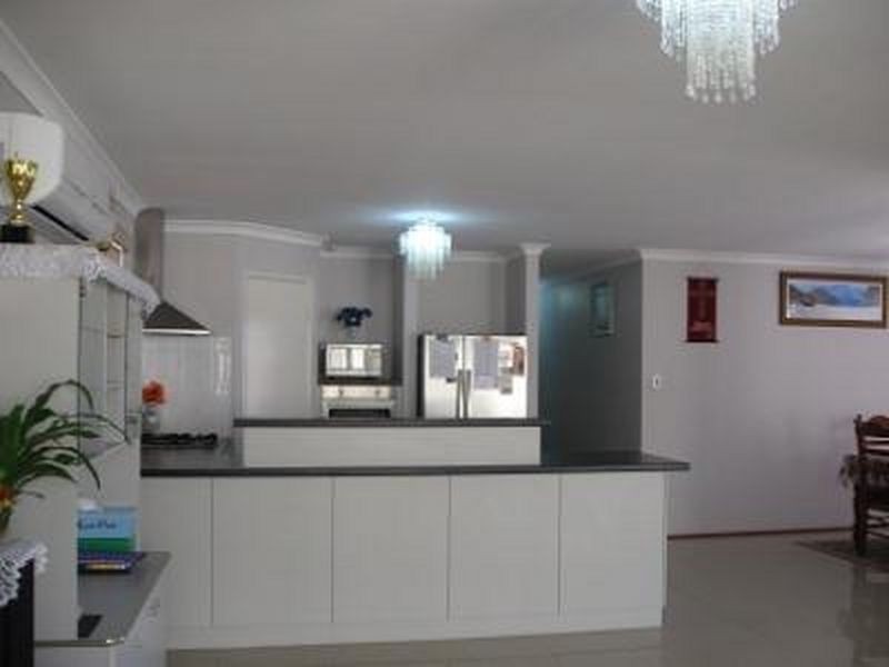 18 Maresfield Gardens, Girrawheen WA 6064