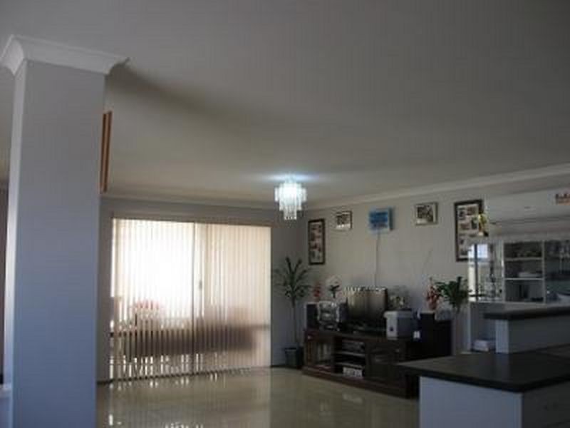 18 Maresfield Gardens, Girrawheen WA 6064