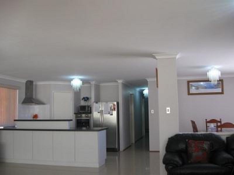 18 Maresfield Gardens, Girrawheen WA 6064