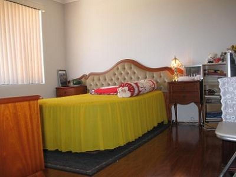 18 Maresfield Gardens, Girrawheen WA 6064