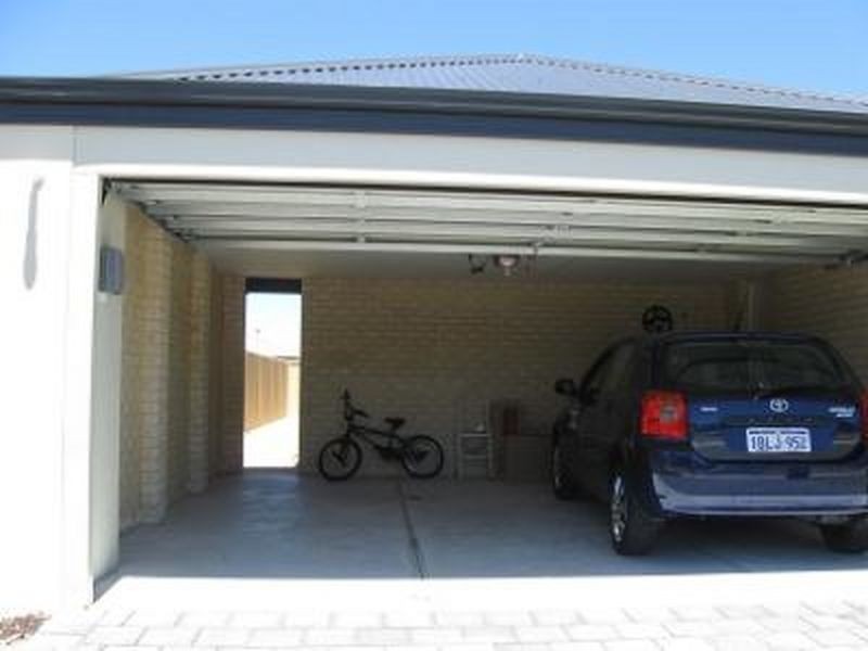 18 Maresfield Gardens, Girrawheen WA 6064