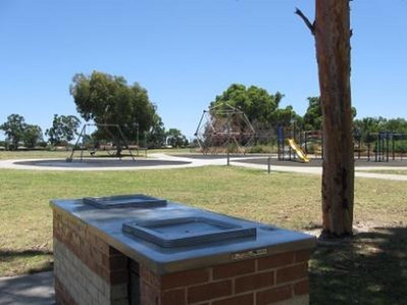 18 Maresfield Gardens, Girrawheen WA 6064