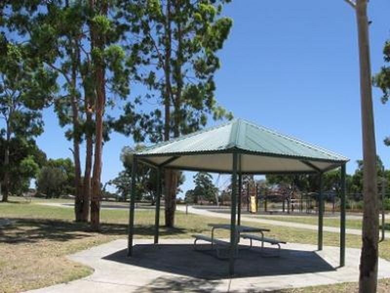 18 Maresfield Gardens, Girrawheen WA 6064