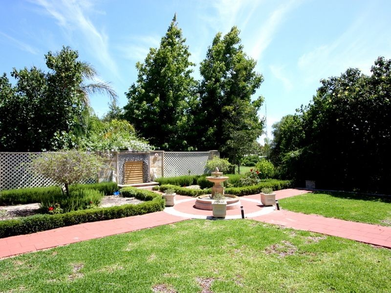 15 Sing Gardens, Walliston WA 6076