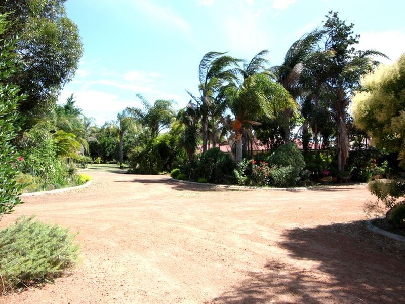 15 Sing Gardens, Walliston WA 6076