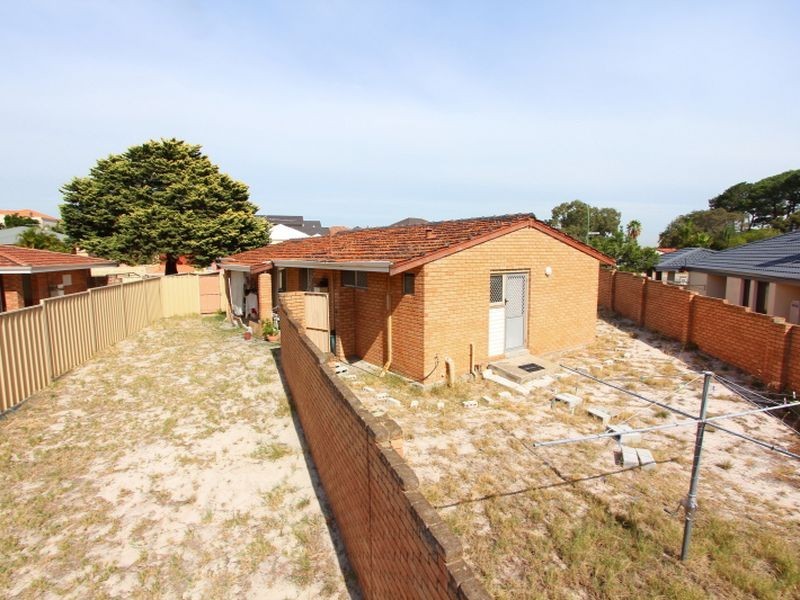 75 WALANNA DRIVE, Karawara WA 6152