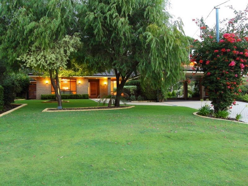 36 Rootes Road, Lesmurdie WA 6076