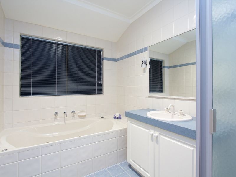 36 Rootes Road, Lesmurdie WA 6076