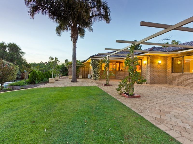 36 Rootes Road, Lesmurdie WA 6076