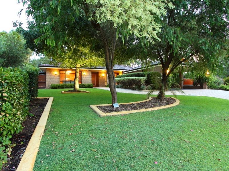 36 Rootes Road, Lesmurdie WA 6076