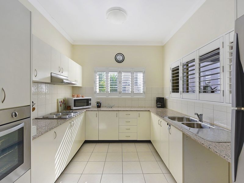 8/23 Thompson Close, West Pennant Hills NSW 2125