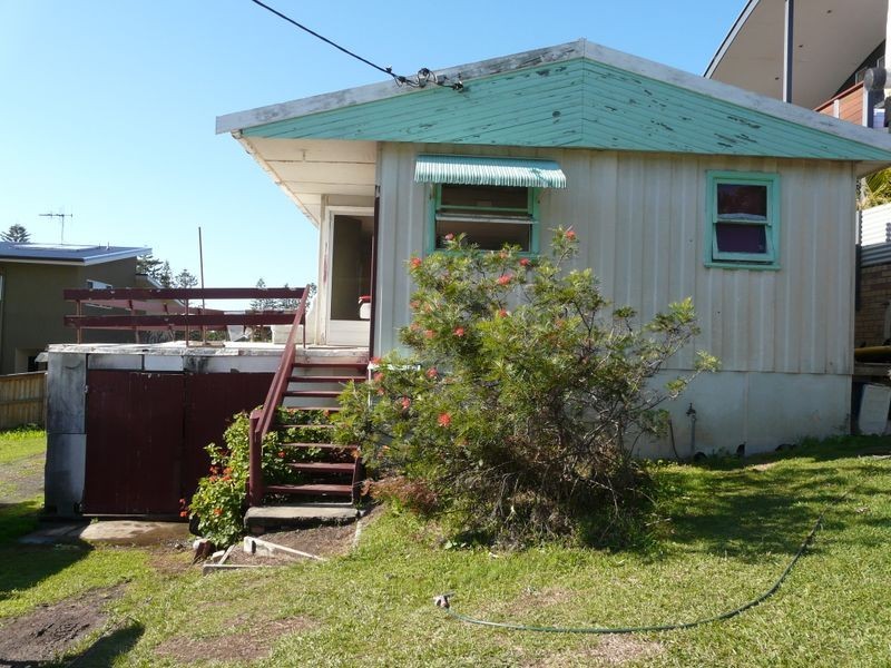 10 Albert Street, Black Head NSW 2430