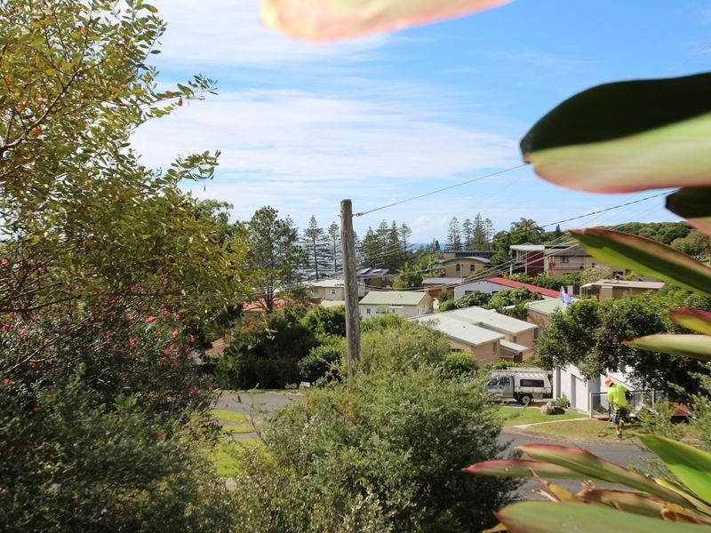 Flat – 19 Surfview Avenue, Hallidays Point NSW 2430