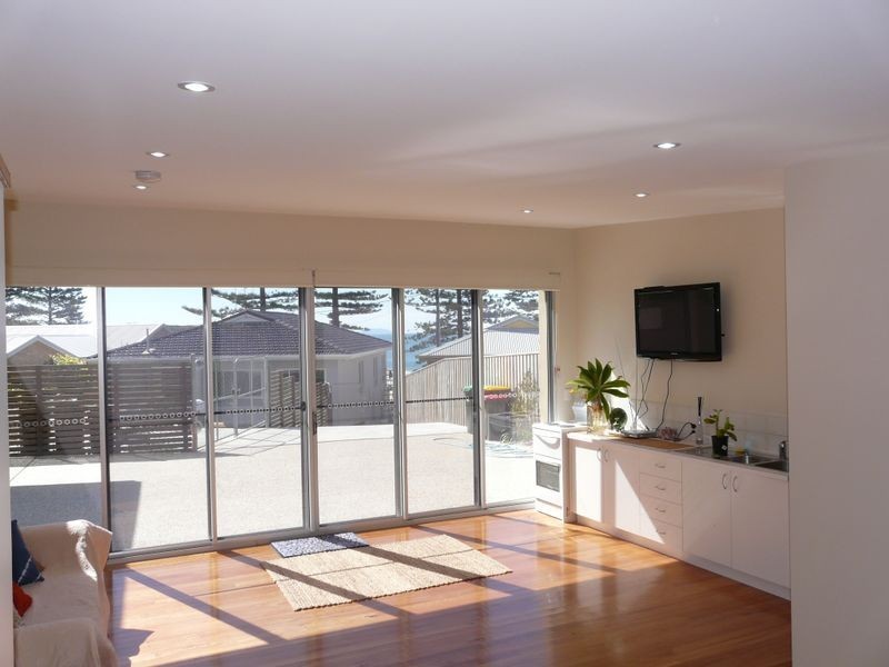 9 Main Street, Black Head NSW 2430