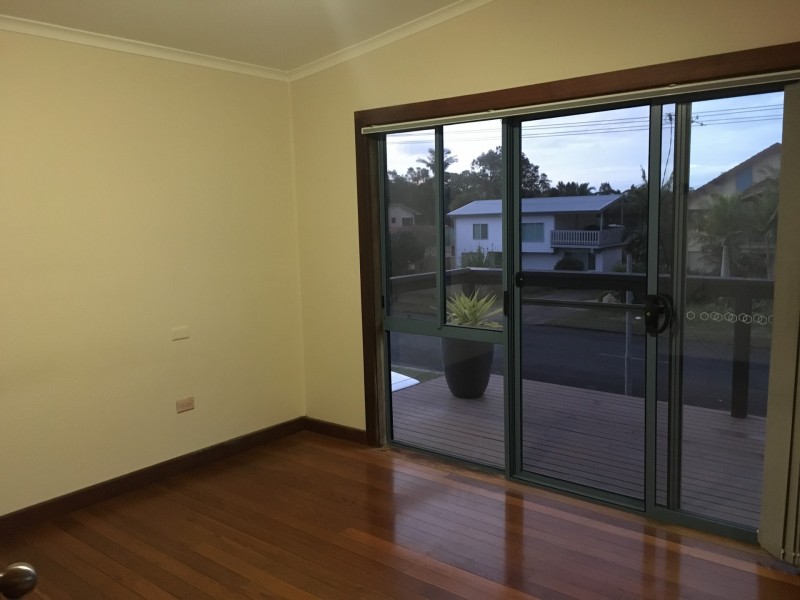 16 Old Bar Road, Old Bar NSW 2430