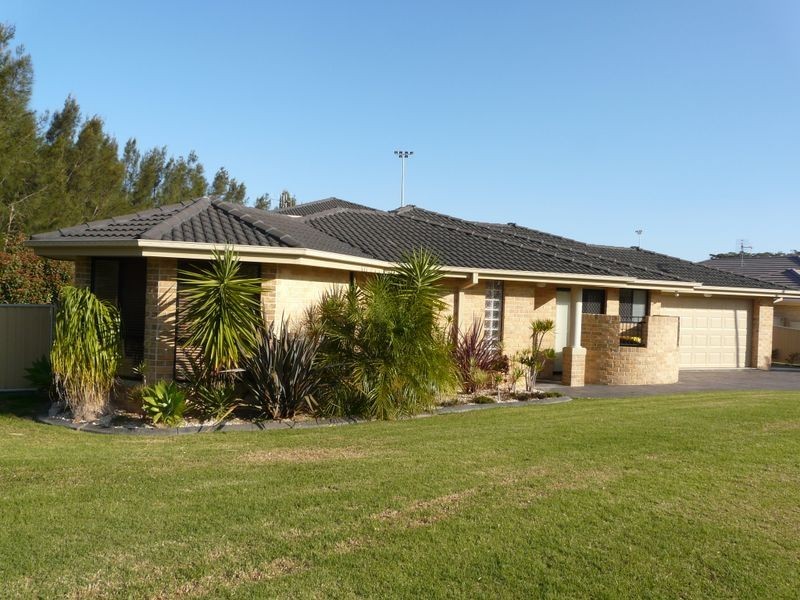 1/35 James Foster Drive, Hallidays Point NSW 2430