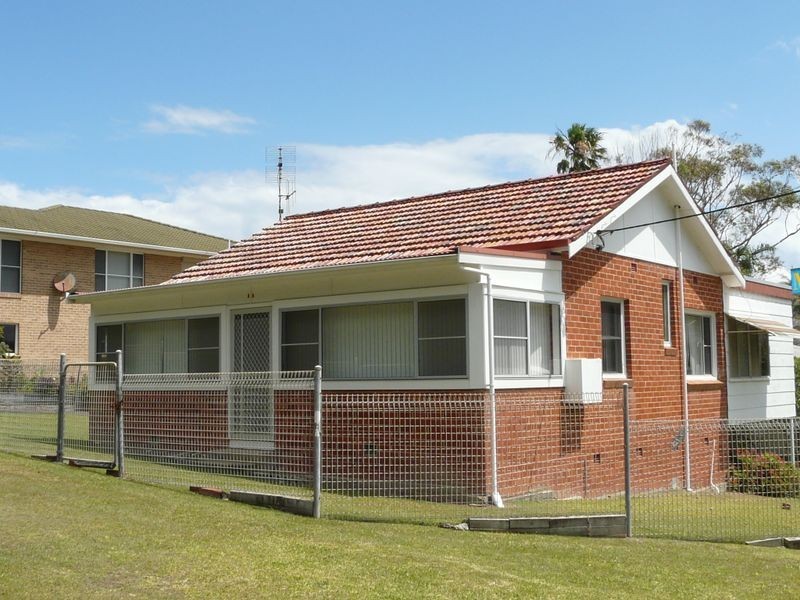 2 William Street, Black Head NSW 2430