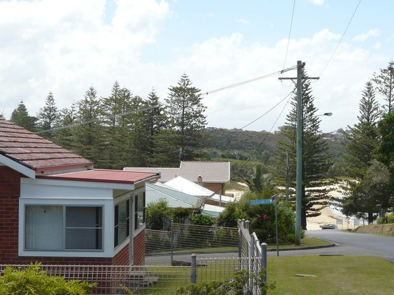 2 William Street, Black Head NSW 2430