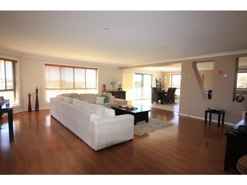 41 Sapphire Parade, Diamond Beach NSW 2430