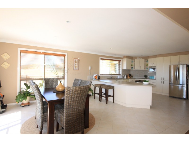 41 Sapphire Parade, Diamond Beach NSW 2430