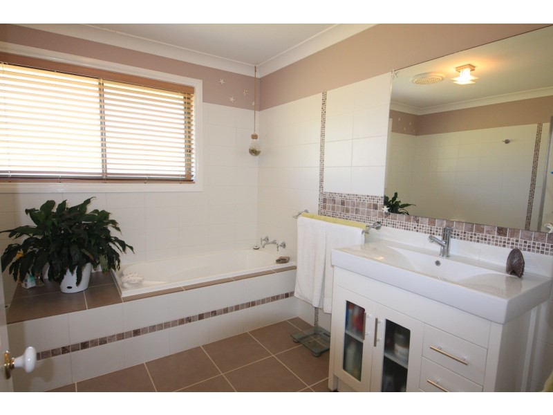 41 Sapphire Parade, Diamond Beach NSW 2430