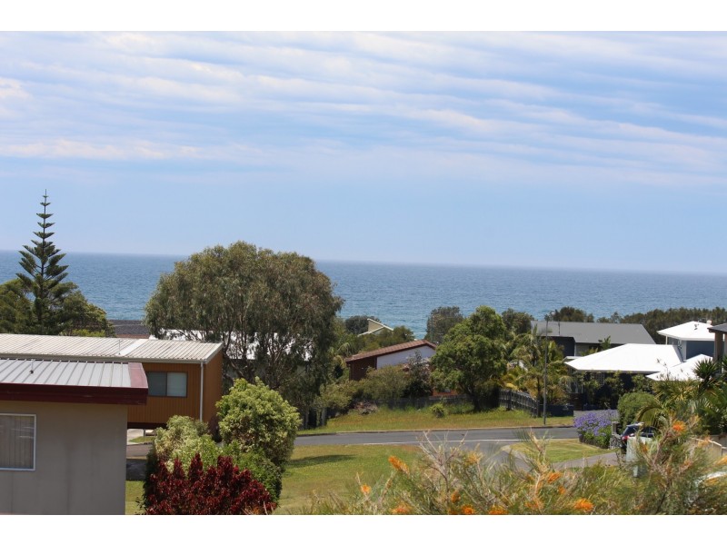 19 Escapade Avenue, Diamond Beach NSW 2430
