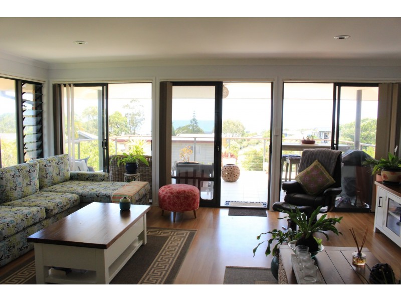 19 Escapade Avenue, Diamond Beach NSW 2430