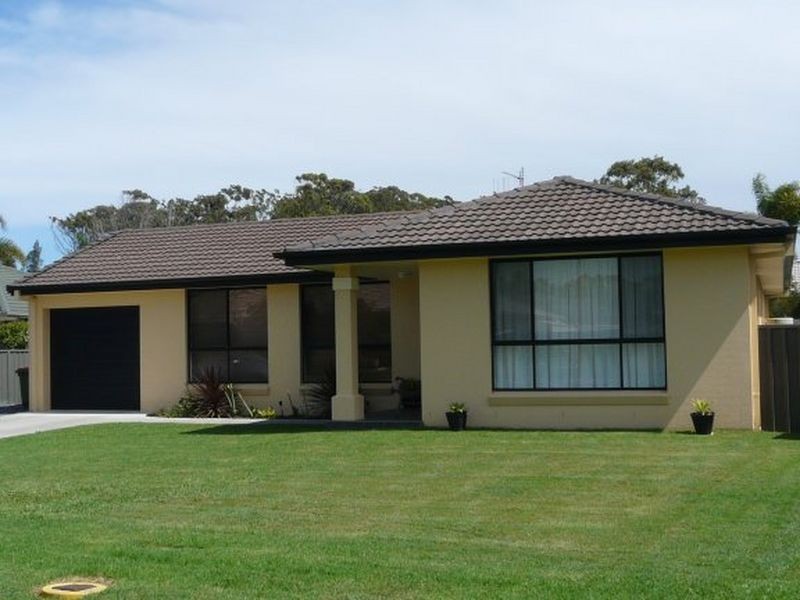 4 Devoy Place, Hallidays Point NSW 2430