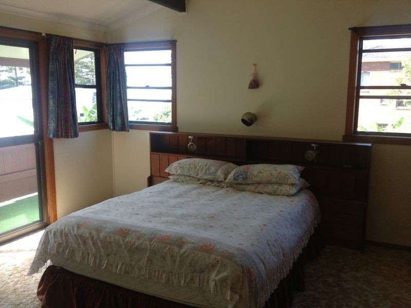 6 Gordon Avenue, Black Head NSW 2430