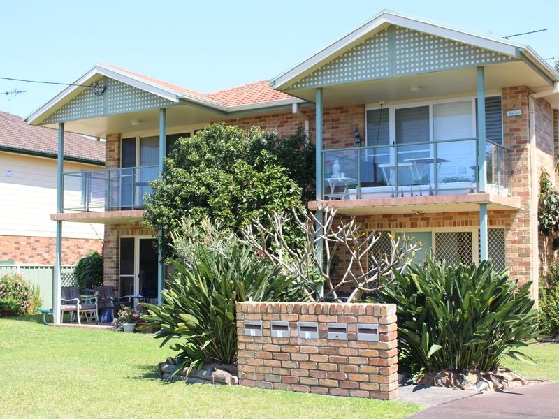 2/24 Jubilee Parade, Hallidays Point NSW 2430