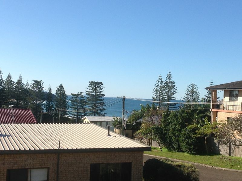 1 Callemondah Lane, Black Head NSW 2430