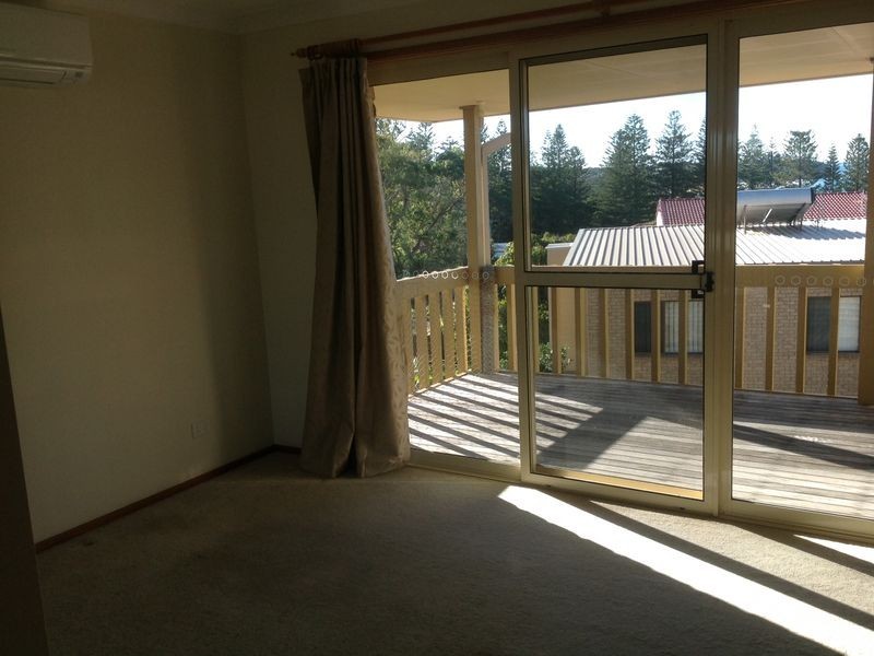 1 Callemondah Lane, Black Head NSW 2430