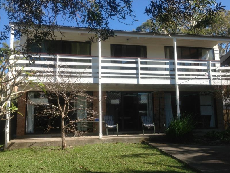 8 Emerald Drive, Diamond Beach NSW 2430