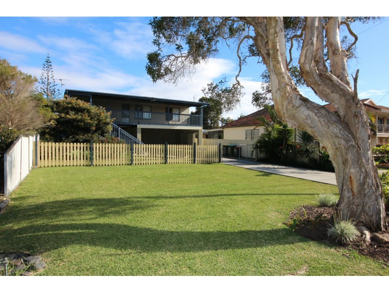 8 Anniversary Drive, Diamond Beach NSW 2430