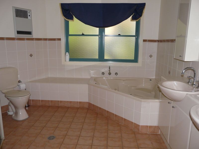 18 Hilltop Parkway, Tallwoods Village NSW 2430