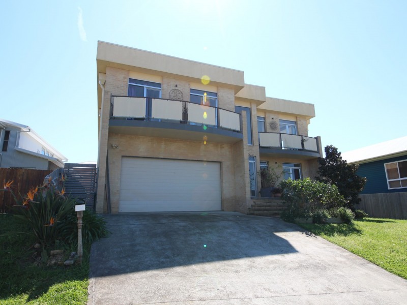 30 Emerald Drive, Diamond Beach NSW 2430