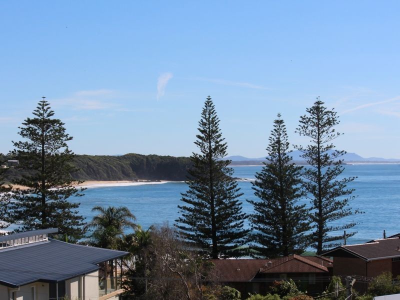 17 High Street, Black Head NSW 2430